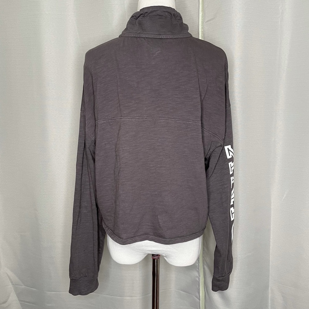 VS funnel neck pullover - Picture 2 of 6